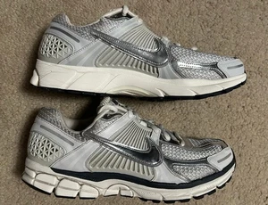 Nike Zoom Vomero 5 Photon Dust Metallic Silver WOMEN'S size 14.5 FD0884-025 - Picture 1 of 21