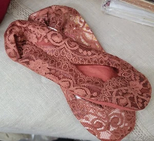 Victorian Trading Co Lace Footies No Show Socks Rust Red Peds NIB 39E - Picture 1 of 2