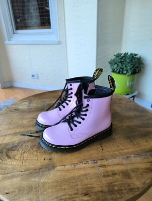 Bota unissex Dr. Martens 1460T prata com cadarço zíper lateral combate juventude tamanho 9 UE 26 - Imagem 1 de 4