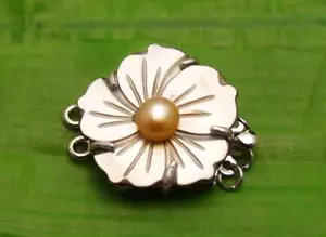 Accesorios de broche de 3 hebras con carcasa natural de 25 mm para joyería con perla rosa de 6 mm - Imagen 1 de 10