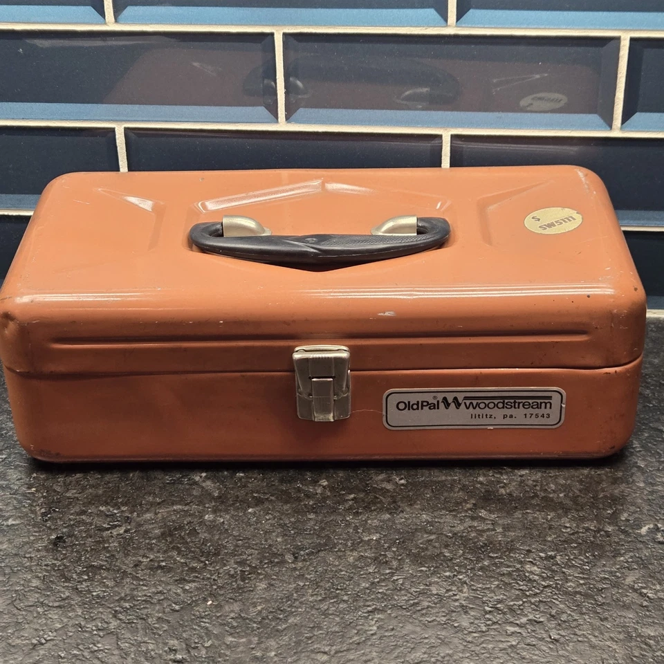 Old Pal Woodstream Metal Herramienta Aparejos de Pesca Caja 13x6x4 Marrón Limpio De Colección LEER Foto 1 de 4