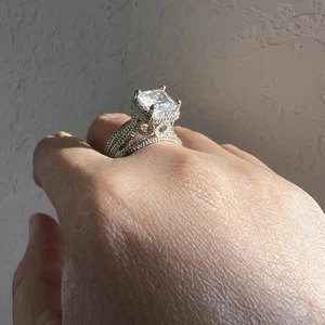 Elegant 925 Sterling Silver Women's Ring Size 8.25 - Picture 1 of 9