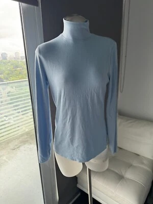 KIT AND ACE Azul Celestial Actualización Cuello Alto Talla S Venta al por menor $115 Foto 1 de 4