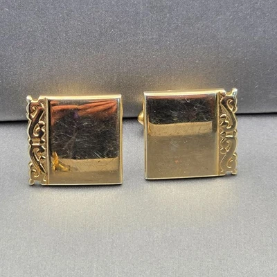 Gemelos cuadrados Swank tono dorado de colección 0,75" borde desplazado adornado parte posterior de bala Foto 1 de 4