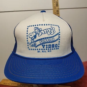 Video de colección Snoopy's Funtime Mt. Sombrero de camionero Airy NC malla a presión azul blanco raro - Imagen 1 de 11