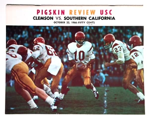 • 1970 NOTRE DAME vs USC PIGSKIN REVIEW Football Program • - Picture 1 of 5