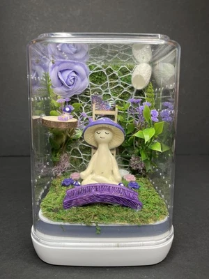 Gabinete de aranha saltadora de cogumelo meditação roxo  - Imagem 1 de 3