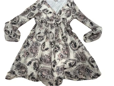 Mini vestido Charlotte Russe paisley manga longa floral leve médio EUA - Imagem 1 de 4