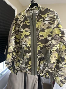 Cortavientos para mujer Nike con estampado de flores talla XL - Imagen 1 de 5