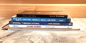 Lot of 5 New Age Paperback Books Runes Crystals Gemstones Minerals Edgar Cayce + - Imagen 1 de 8