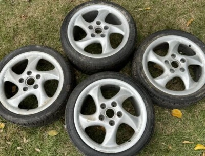  02 03 04 05 Llanta delantera Porsche 911 996 OEM 99636213600 18X8 ET50 67288 Foto 1 de 4