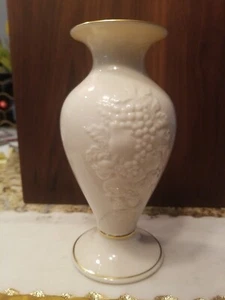 Vintage 1990 Lenox Fruits of Life Vase w/Gold Rim, 7 1/4" Tall. Mint condition! - Picture 1 of 4