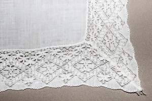 Pañuelo vintage para damas pañuelo blanco seda borde ancho de encaje 10” x 10” ¡Bonito! - Imagen 1 de 6