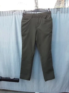 Kirkland Khaki Green Golf Performance Pants Trousers Size W32 L30 New - Picture 1 of 4