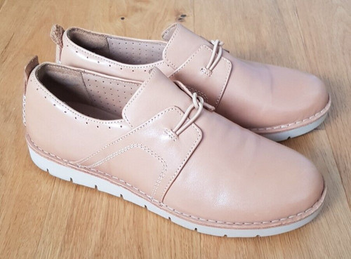 Clarks Artisan Piatti in pelle non strutturata. Taglia 5 5D. Indossato UNA VOLTA!