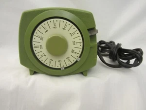 Montgomery Ward Signature Avocado Green Appliance Timer 83-545 WITH BOX - Picture 1 of 8