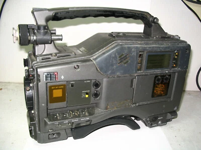 SONY DVW-700P DIGITAL BETACAM professional camcorder,compatible,JVC,CANON,(PAL). - Image 1 of 4