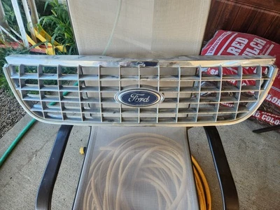 Ford Explorer 2004 rejilla delantera malla repuesto plateado con emblema Foto 1 de 2