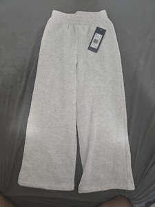New Kids Medium (8/10) Grey Sweatpants. Reebok. With Tags - Picture 1 of 4