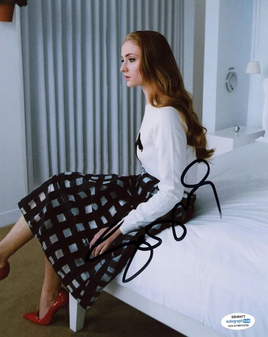 SOPHIE TURNER SIGNED 8X10 PHOTO 9 ACOA Cover