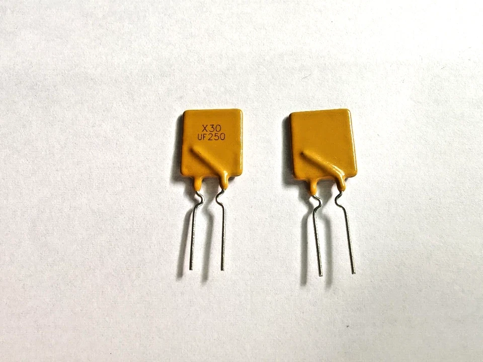 TYCO ELECTRONICS 2 X Polyfuse - PTC Resettable Fuse Polyfuse 30V Automatic Self Recover