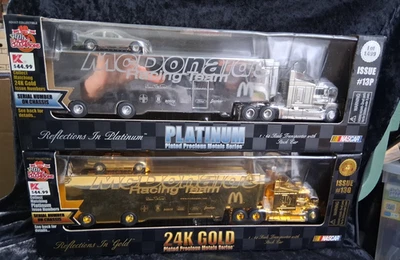 Lote de 2 Racing ChampTransporter y Stock Car Platinum and Gold Series 1:64 Nuevo en Paquete Foto 1 de 4