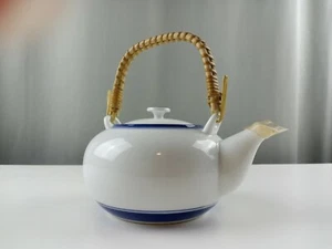 Porzellan Teekanne mit Bambusgriff, blau und weiß - Bild 1 von 9