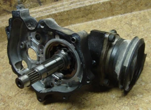 1984 Honda ATC 200 ES 3 Wheeler Big Red Engine Bevel Gears Shaft Drive Transfer - Foto 1 di 1