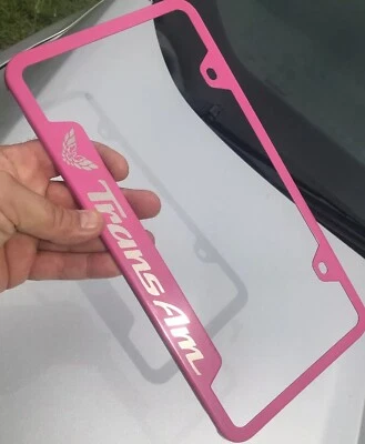 Marco de matrícula recortado rosa Pontiac Firebird Trans Am Foto 1 de 4