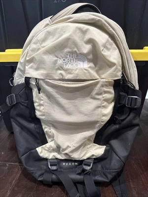 Mochila Borealis The North Face Negra Beige/Dorada Usada Foto 1 de 4