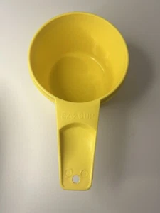 Vintage Yellow Tupperware Measuring 2/3 Cup REPLACEMENT #763-2 - Picture 1 of 3