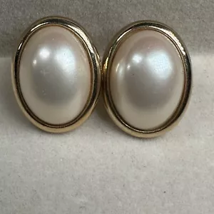 Vintage Trifari Gold-tone w/ large Faux pearl Earrings, Posts for Pierced Ears - Picture 1 of 7