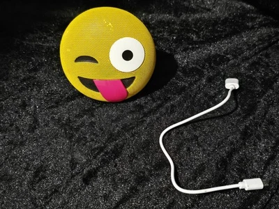 Altavoz portátil inalámbrico Bluetooth emoji cara guiñando un ojo descontinuado Foto 1 de 2
