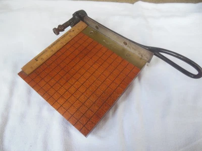 Antiguo cortador de papel vintage Milton Bradley diamante 7" patente de guillotina 1914 Foto 1 de 4