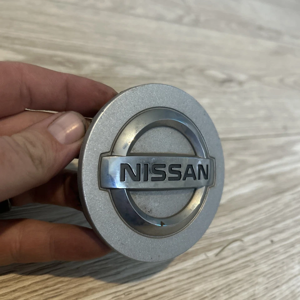 Nissan Titan 2004-2019 2004-2007 Armada tapa central P/N 40342-7S500 3-3/8"" OD Foto 1 de 4