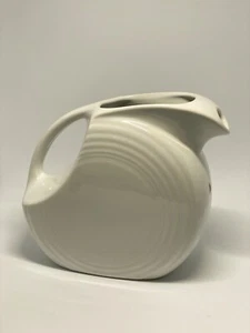 Fiesta Ware Large Disk Pitcher Vintage Ivory 2 Qt Jug Serving Pottery White VTG - Picture 1 of 14