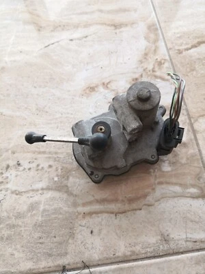 Volkswagen Passat B6 2007 2.0/Intake manifold valve/06F133482B/2900315989 Foto 1 de 4