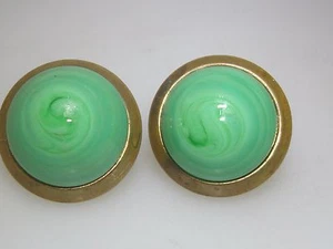 VINTAGE 1950'S ERA BERGERE GOLD WASHED GREEN GLASS DOME EARRINGS! - Picture 1 of 9