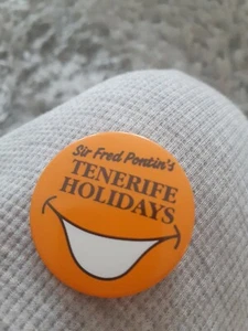 Insignia vintage de vacaciones de Sir Fred Pontins Tenerife - Imagen 1 de 3