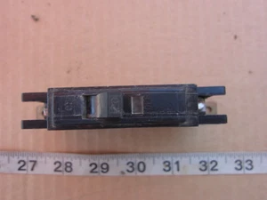 Disyuntor de circuito Square D QOU120 1P 20A 120V con clips, usado - Imagen 1 de 4