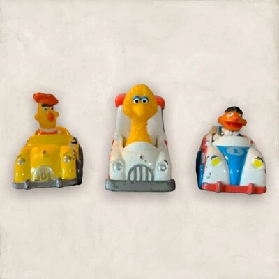 Lote de autos diecast de Plaza Sésamo Big Bird Bert Ernie 1984 Playskool Muppets Inc 81 Foto 1 de 4