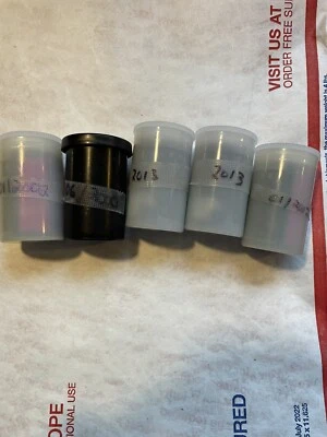 Película caducada 35 mm sin caja 2/2013 2/2002 y 1/2000 Fuji y 1 TMAX blanco y negro Foto 1 de 4