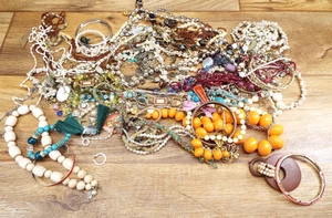 3 Pfund + Konvolut alter gemischter Modeschmuck nur zum Basteln, Teile oder Reparatur - Bild 1 von 6