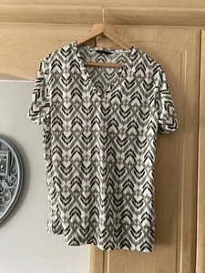 Ladies Marks & Spencers Collection Symmetric pattern V Neck Top size 14. - Picture 1 of 5