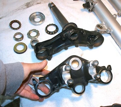 1989 年本田 PC800 太平洋海岸原始设备制造商三树 STEERING STEM MOUNT ASSY (PC-131) — 第 1/4 张图片