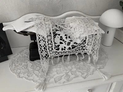Linge Ancien Petit Rideau Dentelle  Et Pompons Frange - Photo 1/4