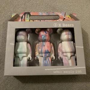 Urban Supply Marmoroptik blau, lila & rosa stehend X Bären Ornamente Set - Bild 1 von 8