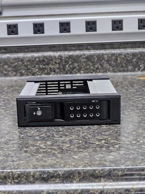 iStarUSA Black Trayless Hot Swap Swapable Drive Enclosure 3 Bay BPN-DE110SS - Image 1 of 4