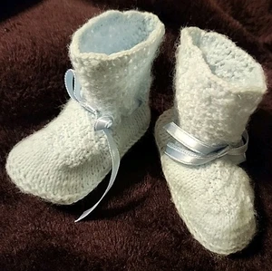 Preciosos botines de bebé de colección hechos a mano tejidos a mano azul claro atar recién nacidos niños NUEVO - Imagen 1 de 8