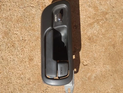 94-01 ACURA INTEGRA - MANIJA Y MOLDURA DE PUERTA INTERIOR DELANTERA DERECHA PASAJERO OEM 309 Foto 1 de 3